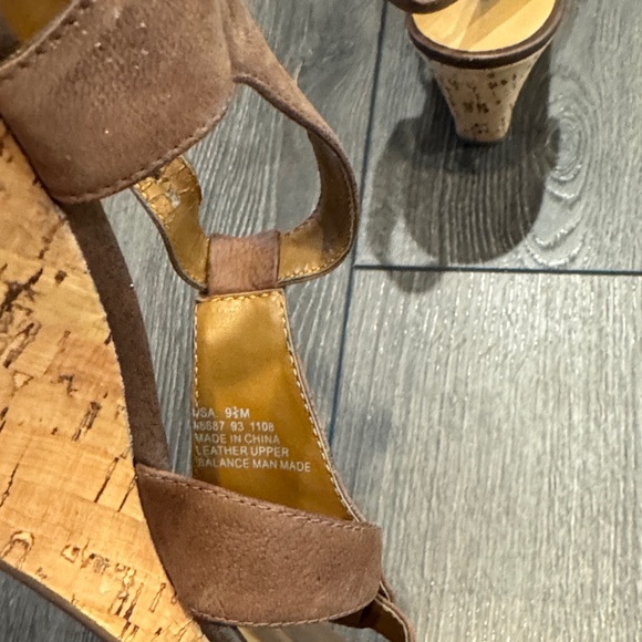 Clarks Brown Wedge Sandals with Beaded Accents - Picture 5 of 6